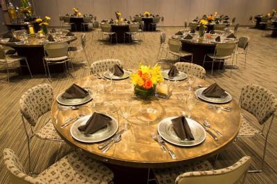 Banquet-Table-Setting-Hempstead-Hall